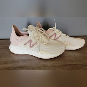 New Balance Fresh Foam ROAV Women WHITE/Pink Athletic Running Training Shoes
